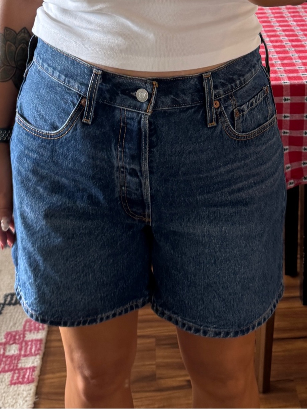 Levi's Women’s 100% Cotton Dark Wash Button Fly Denim Shorts Jorts Size 31 - Picture 2 of 11